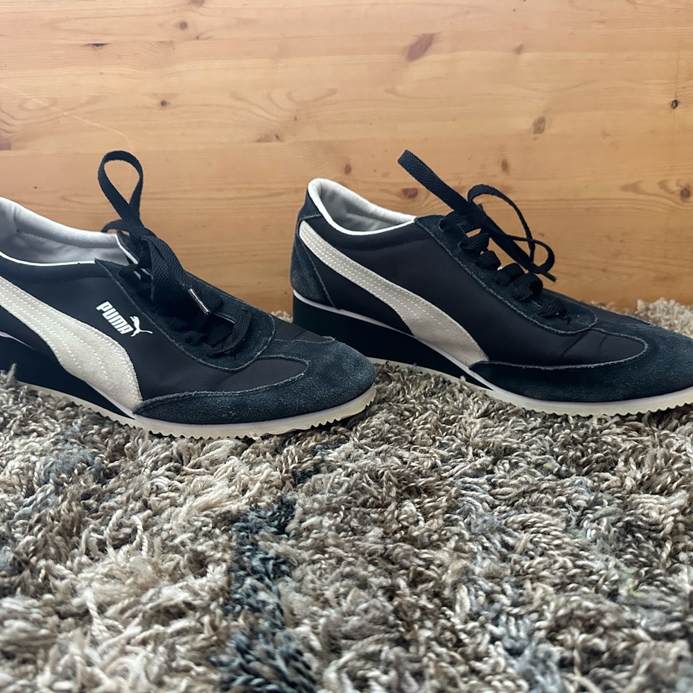 VINTAGE Puma Woman’s Black & White/Cream Sneakers